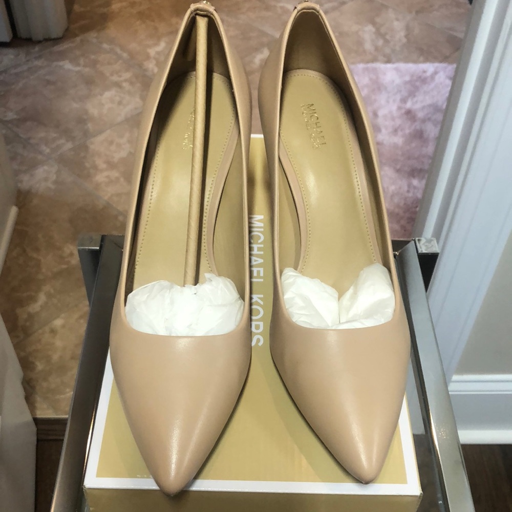 Michael Kors Blush leather Pumps size 9.5 worn once
